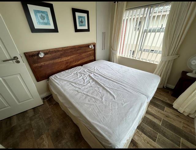 2 BEDROOM APARTMENT FOR SALE IN JEFFREYS BAY CENTRAL
